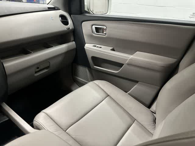 2013 Honda Pilot Touring White Diamond Pearl at Mac Haik Ford