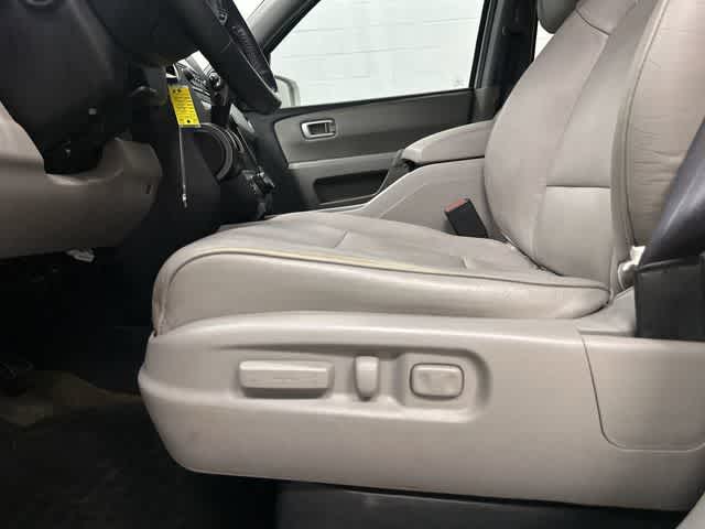 2013 Honda Pilot Touring White Diamond Pearl at Mac Haik Ford