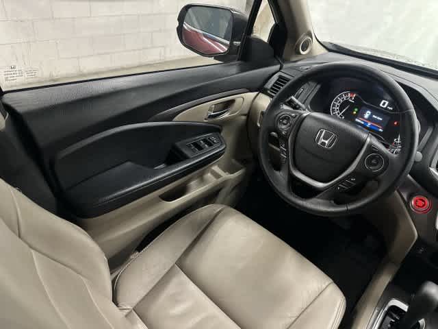 2016 Honda Pilot photo 12 of 32