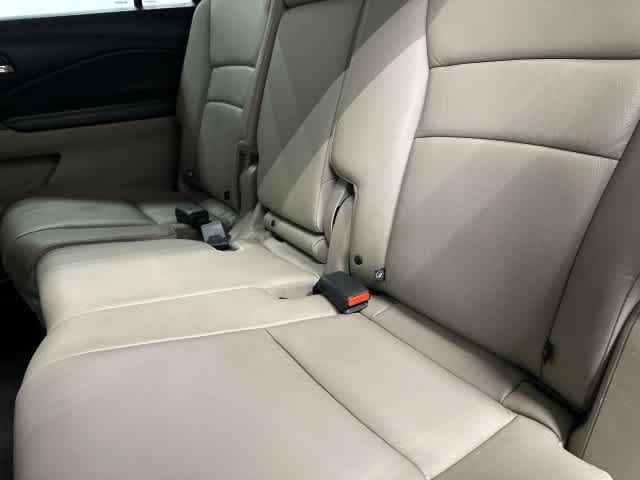 2016 Honda Pilot photo 11 of 32