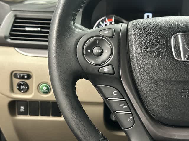 2016 Honda Pilot photo 17 of 32