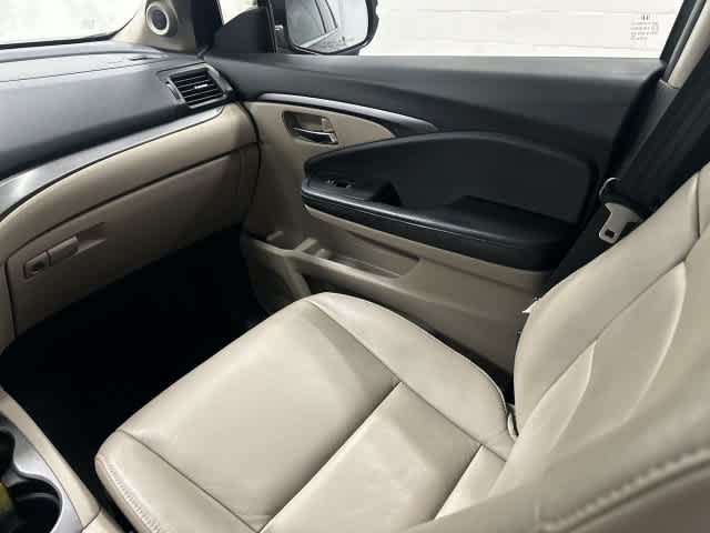 2016 Honda Pilot photo 13 of 32