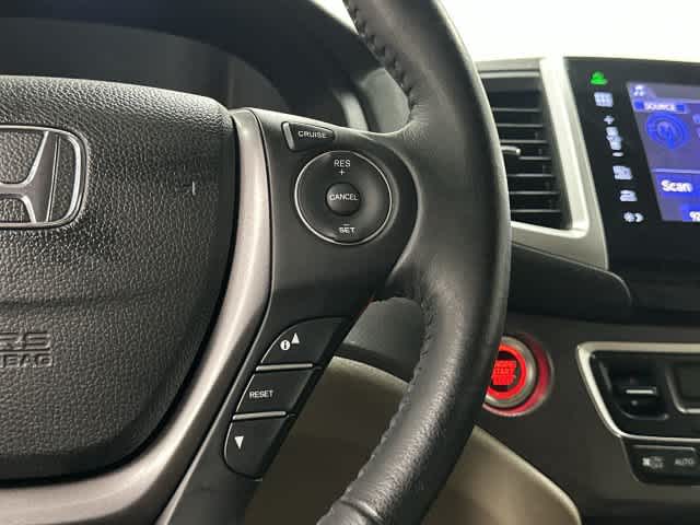2016 Honda Pilot photo 18 of 32