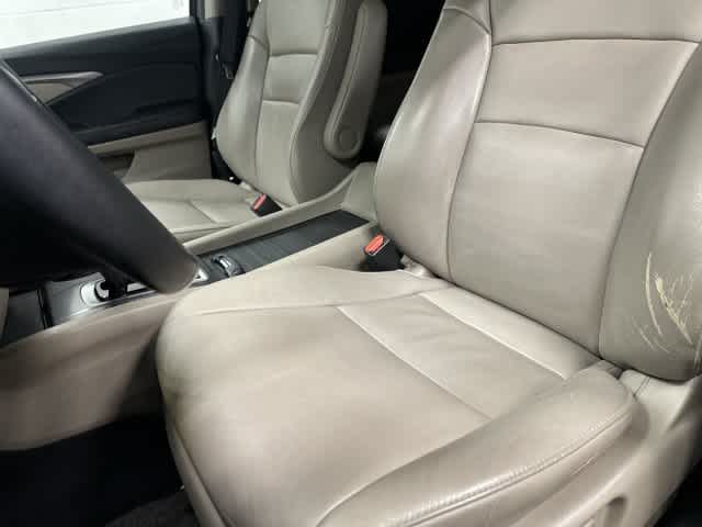 2016 Honda Pilot photo 10 of 32