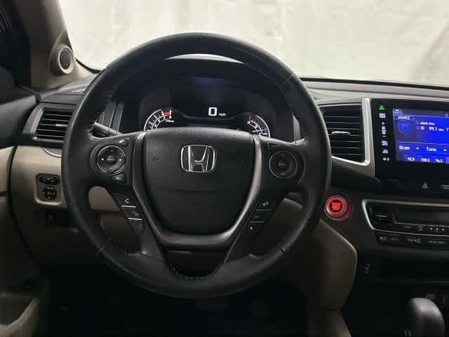 2016 Honda Pilot photo 15 of 32