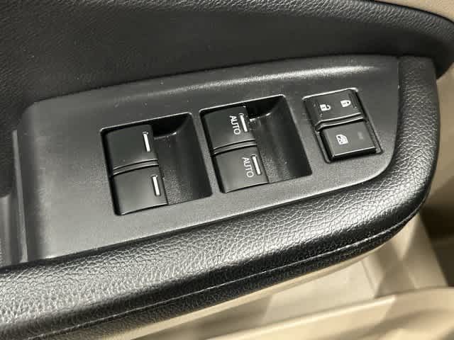 2016 Honda Pilot photo 20 of 32
