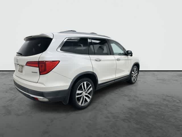 2018 Honda Pilot Touring White Diamond Pearl at Westside Kia