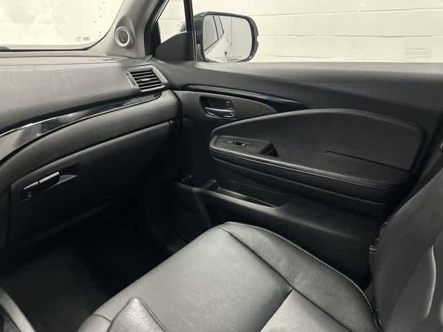 2018 Honda Pilot Touring White Diamond Pearl at Westside Kia