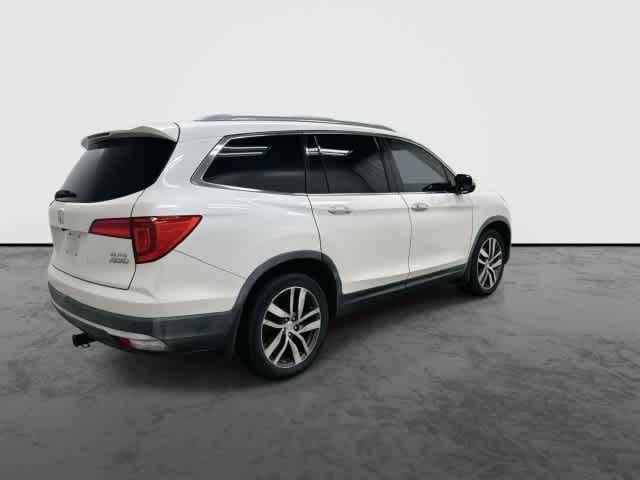 2016 Honda Pilot photo 4 of 33
