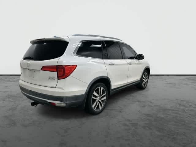 2016 Honda Pilot photo 3 of 33
