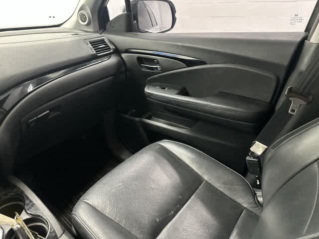 2016 Honda Pilot photo 13 of 33