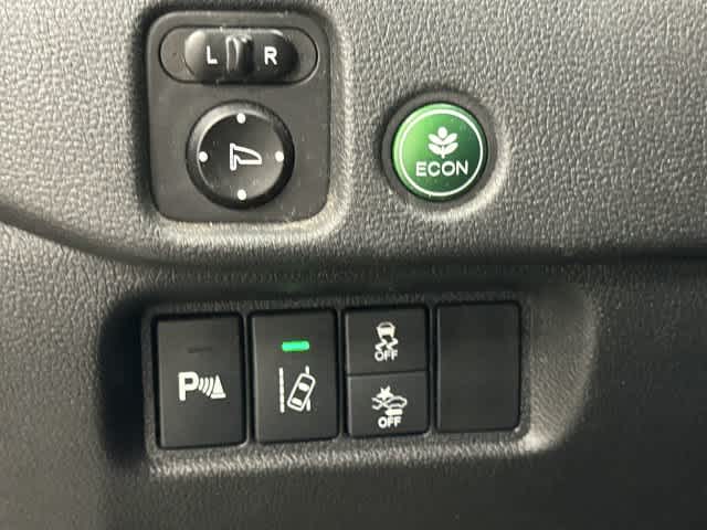 2016 Honda Pilot photo 19 of 33