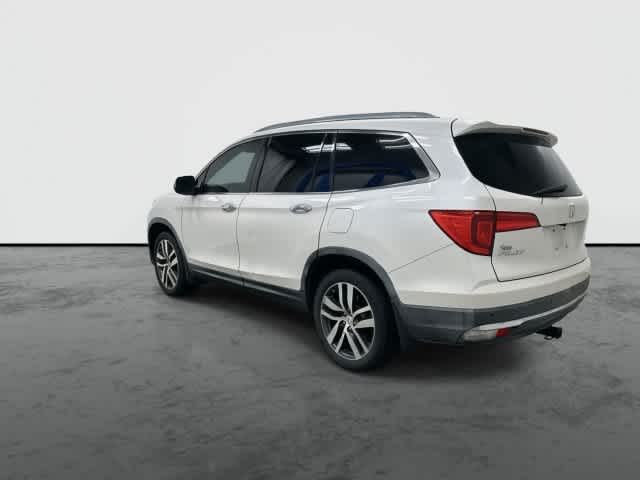 2016 Honda Pilot photo 2 of 33