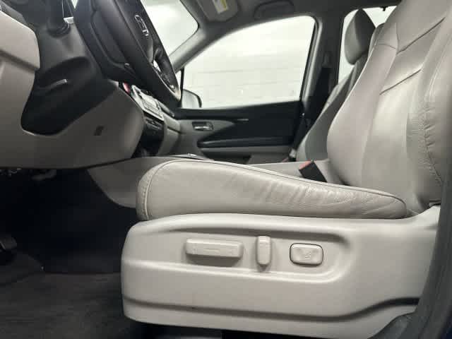 2020 Honda Pilot photo 27 of 33