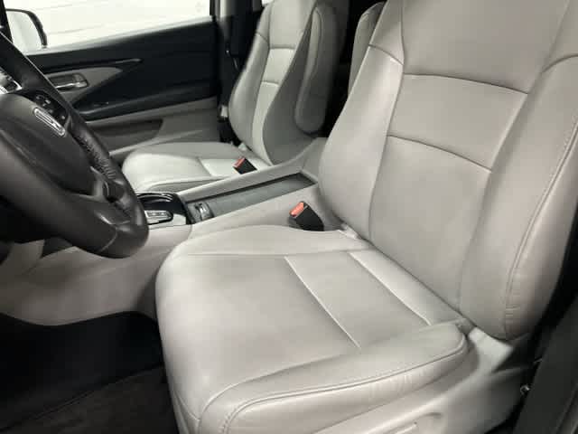2020 Honda Pilot photo 10 of 33