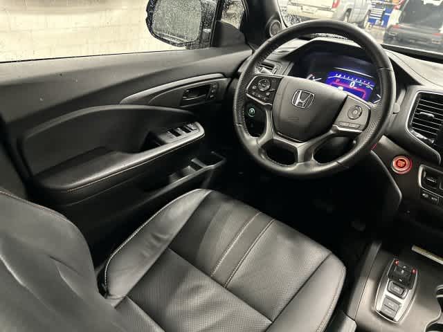 2023 Honda Passport photo 12 of 31