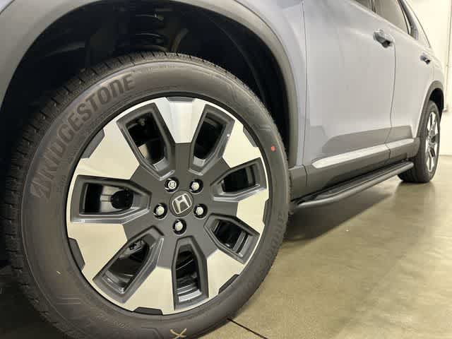 2026 Honda Pilot Elite Sonic Gray Pearl at Team Honda
