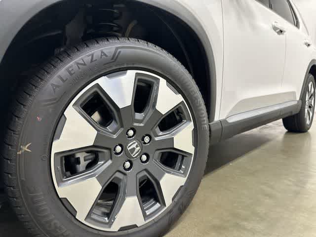 2026 Honda Pilot Elite Platinum White Pearl at Team Honda