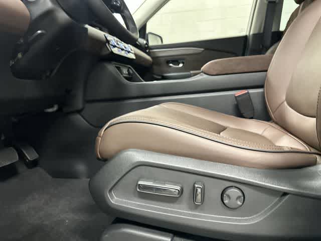 2026 Honda Pilot Elite Platinum White Pearl at Team Honda