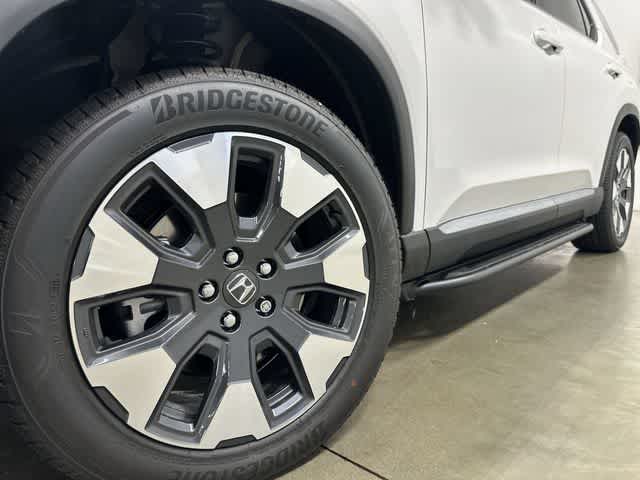 2026 Honda Pilot Elite Platinum White Pearl at Team Honda