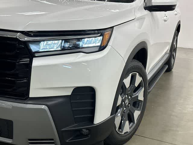 2026 Honda Pilot Elite Platinum White Pearl at Team Honda