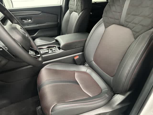 2026 Honda Pilot photo 10 of 33