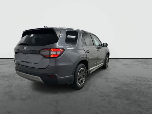 2024 Honda Pilot photo 3 of 32
