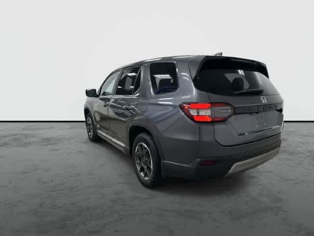 2024 Honda Pilot photo 2 of 32