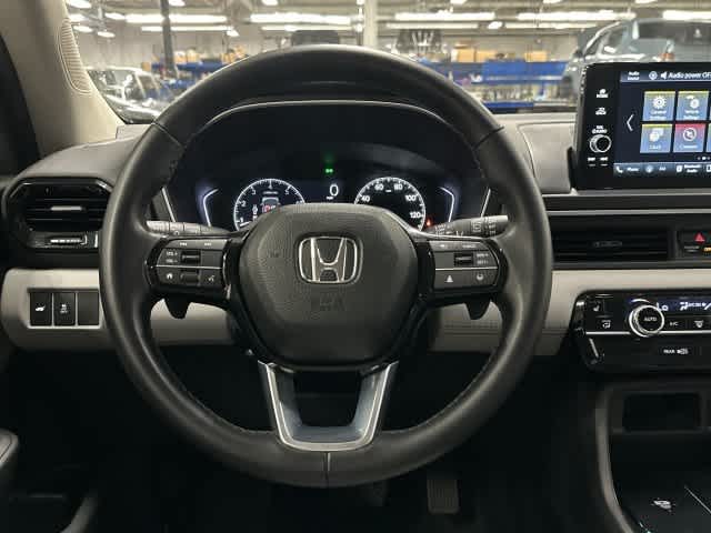 2025 Honda Pilot photo 15 of 32