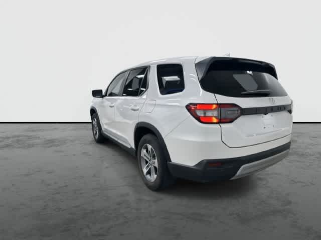 2025 Honda Pilot photo 2 of 32