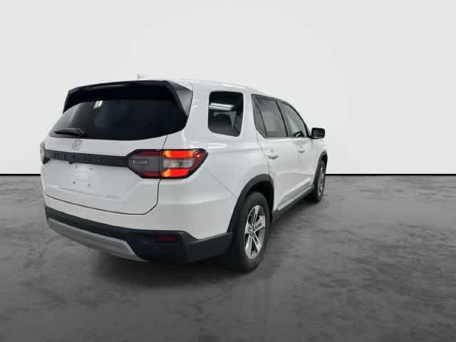 2025 Honda Pilot photo 3 of 32