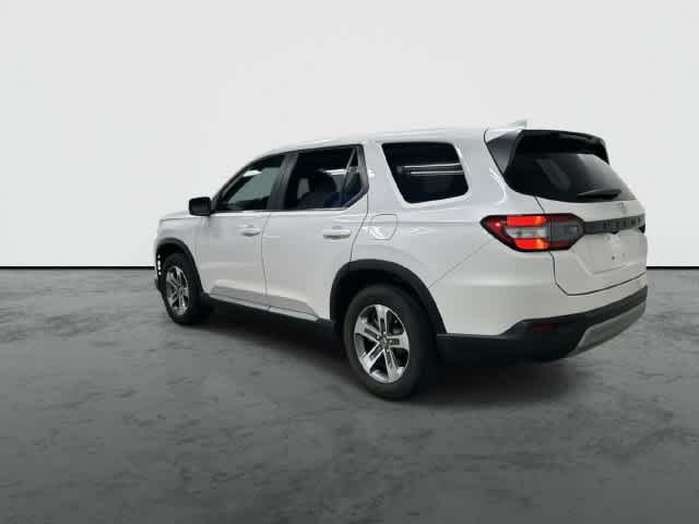 2025 Honda Pilot photo 9 of 32