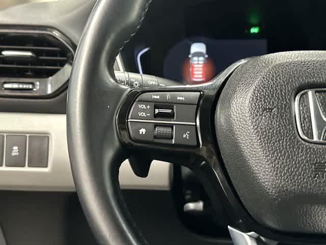 2025 Honda Pilot photo 17 of 32