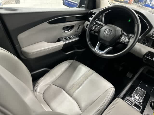 2025 Honda Pilot photo 12 of 32