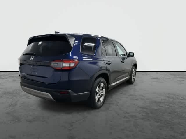 2025 Honda Pilot photo 3 of 32
