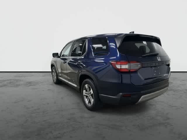 2025 Honda Pilot photo 2 of 32