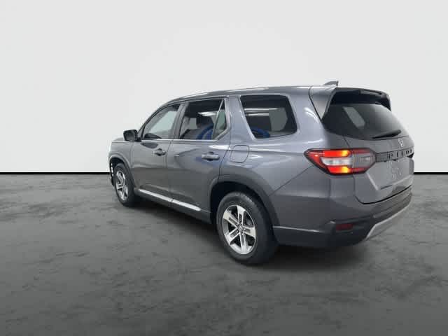 2024 Honda Pilot photo 2 of 32