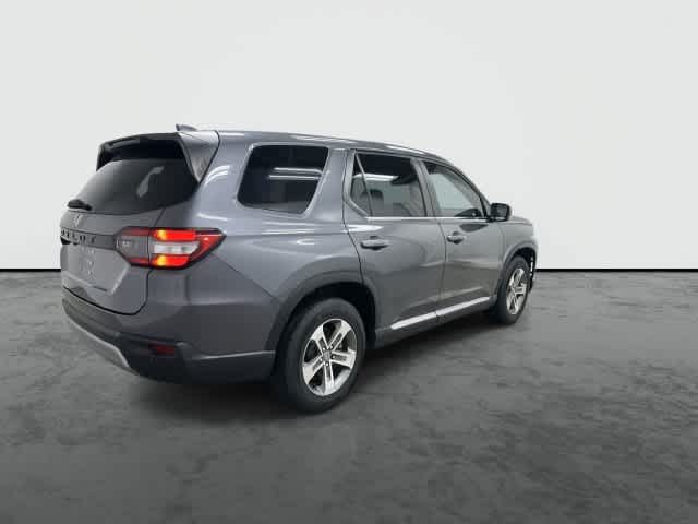 2024 Honda Pilot photo 3 of 32