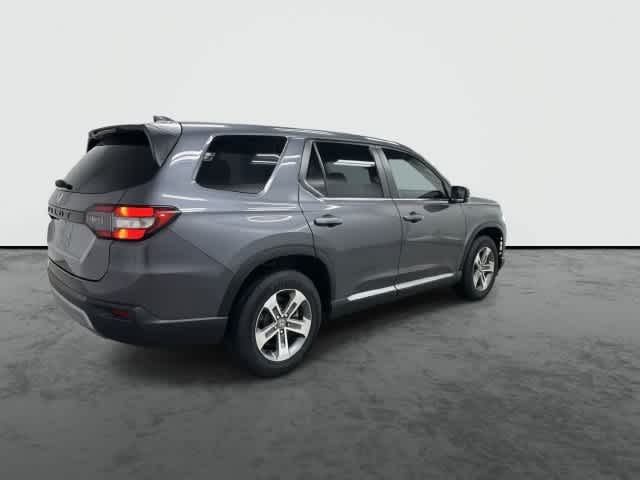 2024 Honda Pilot photo 4 of 32