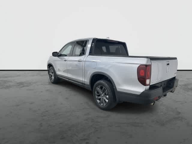 2023 Honda Ridgeline photo 2 of 32