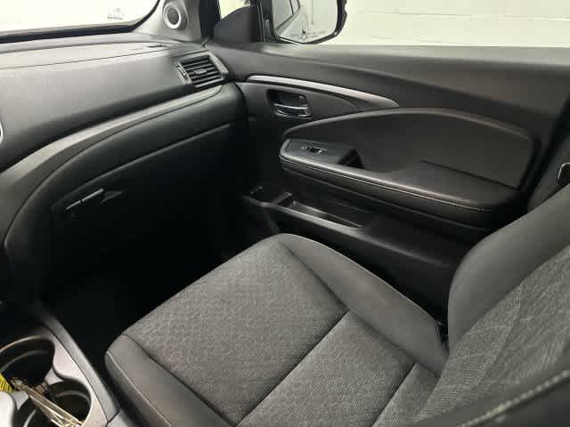 2023 Honda Ridgeline photo 13 of 32