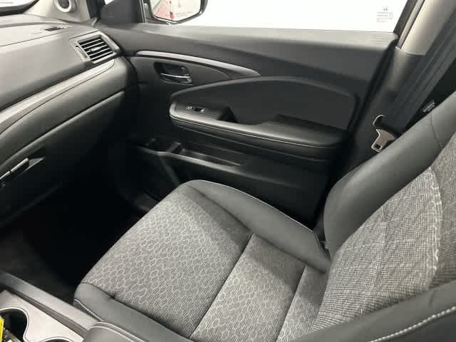 2024 Honda Ridgeline photo 13 of 32