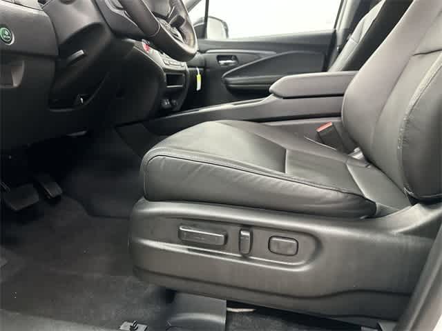 2025 Honda Ridgeline RTL+ Platinum White Pearl at Honda of Clear Lake