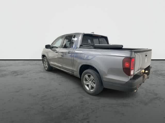 2023 Honda Ridgeline photo 2 of 32