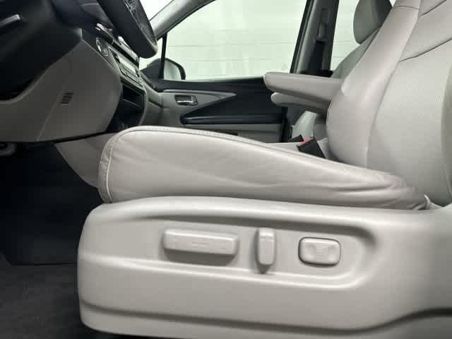 2023 Honda Ridgeline photo 26 of 32