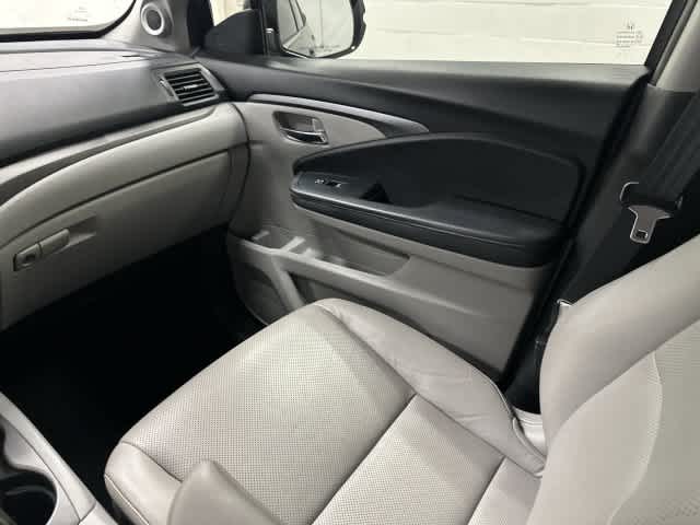 2023 Honda Ridgeline photo 13 of 32