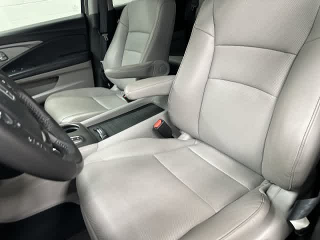 2023 Honda Ridgeline photo 10 of 32