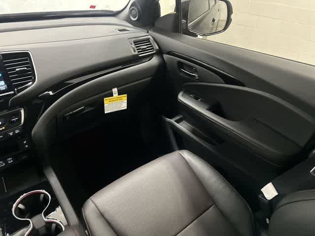 2026 Honda Ridgeline Black Edition Crystal Black Pearl at Honda of Clear Lake
