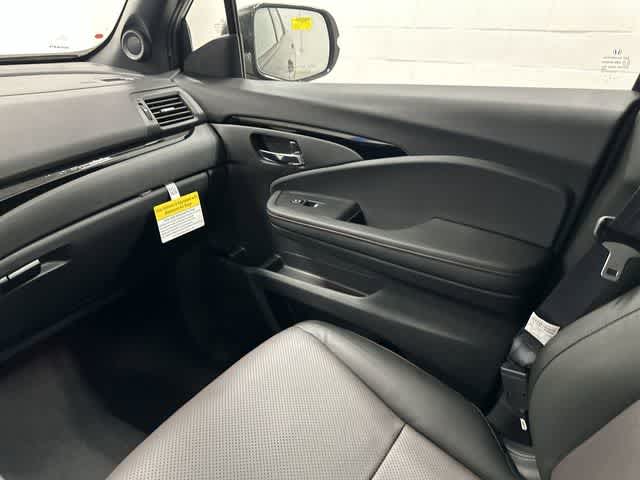 2026 Honda Ridgeline Black Edition Crystal Black Pearl at Honda of Clear Lake