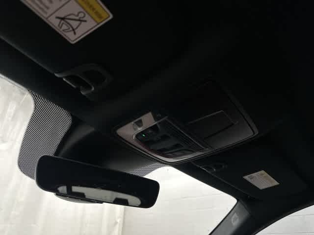 2023 Acura MDX photo 21 of 33